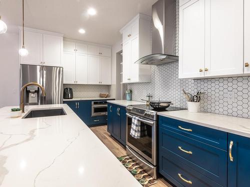 4215 206 Street, Edmonton, AB - Indoor Photo Showing Kitchen With Upgraded Kitchen