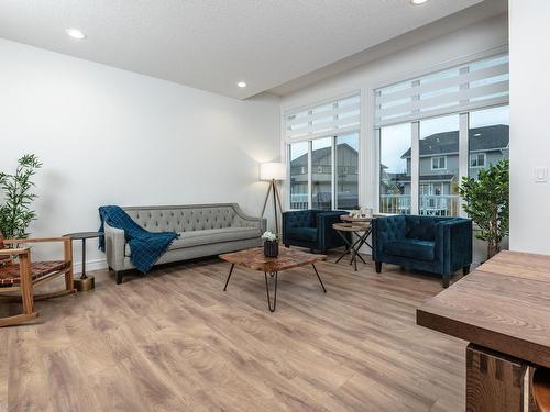 4215 206 Street, Edmonton, AB - Indoor Photo Showing Living Room