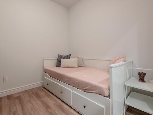 4215 206 Street, Edmonton, AB - Indoor Photo Showing Bedroom