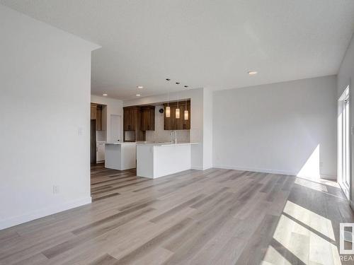 530 Bluff Lane, Leduc, AB - Indoor Photo Showing Kitchen