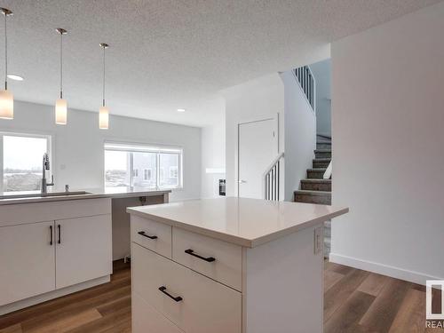 530 Bluff Lane, Leduc, AB - Indoor Photo Showing Kitchen