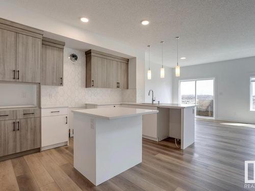 530 Bluff Lane, Leduc, AB - Indoor Photo Showing Kitchen With Upgraded Kitchen