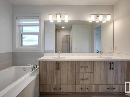 530 Bluff Lane, Leduc, AB - Indoor Photo Showing Bathroom