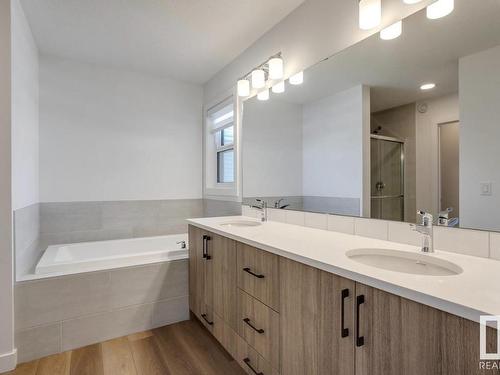 530 Bluff Lane, Leduc, AB - Indoor Photo Showing Bathroom