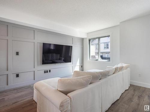 70 655 Watt Boulevard, Edmonton, AB - Indoor Photo Showing Living Room