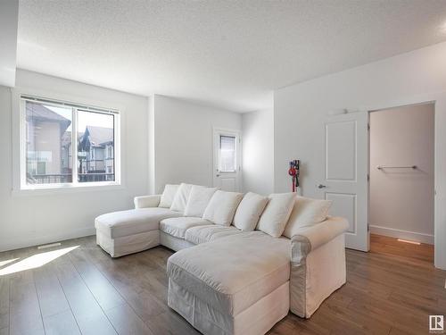 70 655 Watt Boulevard, Edmonton, AB - Indoor Photo Showing Living Room