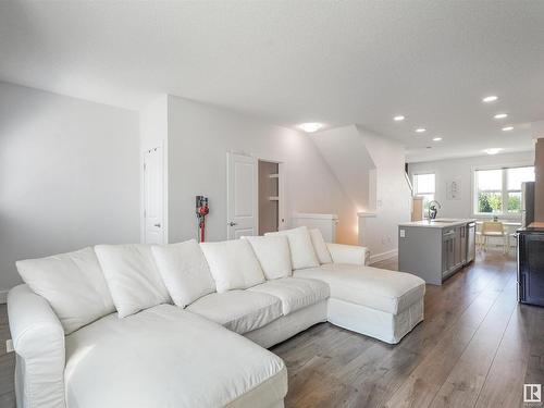 70 655 Watt Boulevard, Edmonton, AB - Indoor Photo Showing Living Room