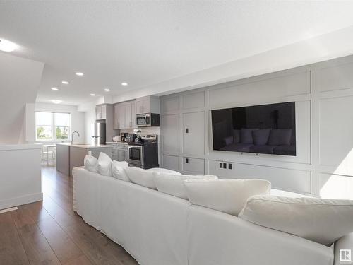 70 655 Watt Boulevard, Edmonton, AB - Indoor Photo Showing Living Room