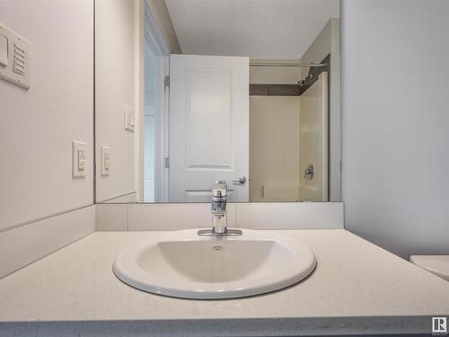 70 655 Watt Boulevard, Edmonton, AB - Indoor Photo Showing Bathroom