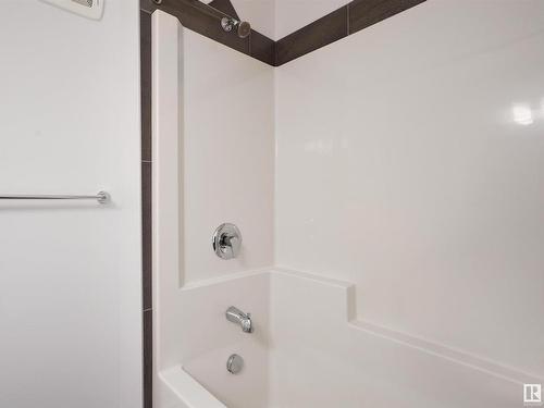 70 655 Watt Boulevard, Edmonton, AB - Indoor Photo Showing Bathroom