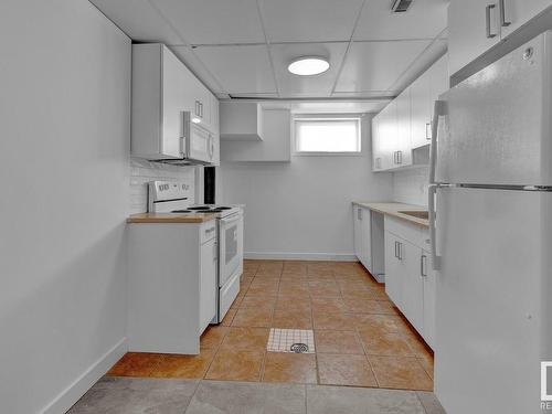 13703 137 Avenue, Edmonton, AB - Indoor Photo Showing Kitchen