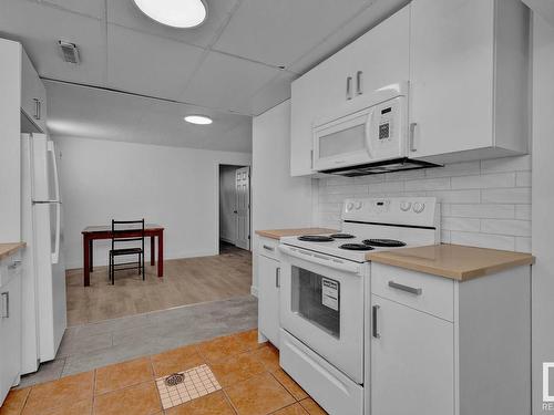 13703 137 Avenue, Edmonton, AB - Indoor Photo Showing Kitchen