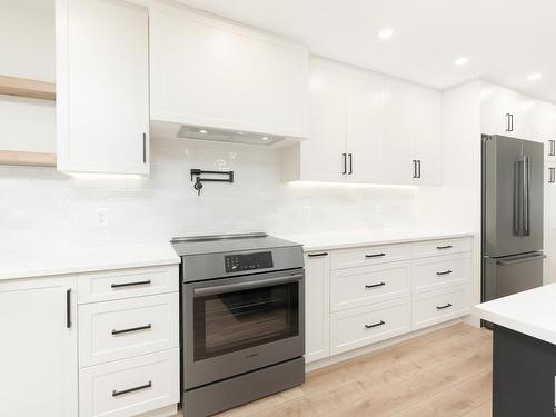 38 Heartwood Lane, Stony Plain, AB - Indoor Photo Showing Kitchen With Upgraded Kitchen