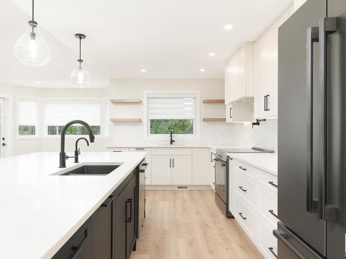 38 Heartwood Lane, Stony Plain, AB - Indoor Photo Showing Kitchen With Upgraded Kitchen