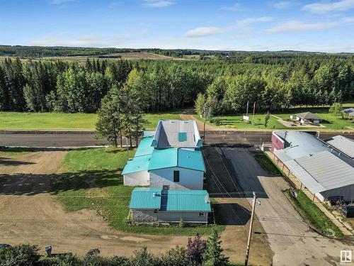 102 2 Avenue, Winfield, AB 