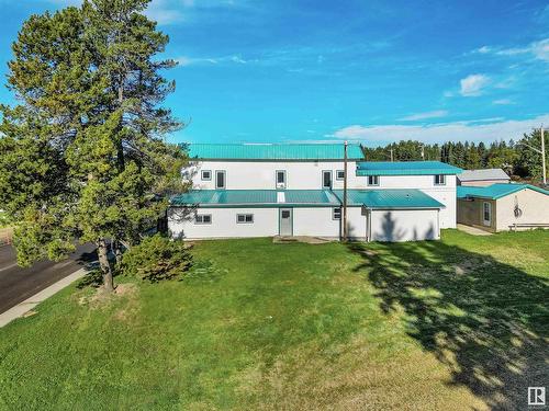 102 2 Avenue, Winfield, AB 