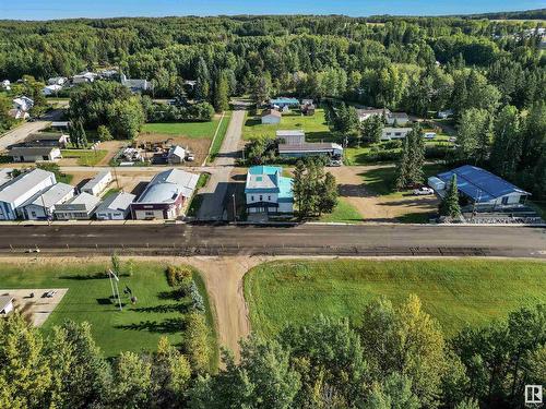 102 2 Avenue, Winfield, AB 