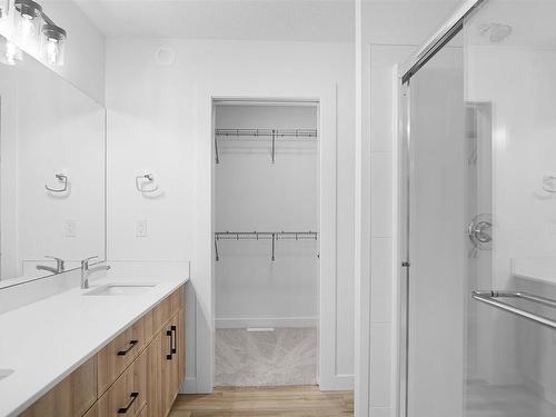 17255 9B Avenue, Edmonton, AB - Indoor Photo Showing Bathroom