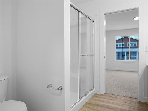 17255 9B Avenue, Edmonton, AB - Indoor Photo Showing Bathroom