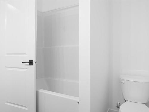 17255 9B Avenue, Edmonton, AB - Indoor Photo Showing Bathroom