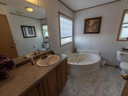 4916 56 Street, Rural Lac Ste. Anne County, AB - Indoor Photo Showing Bathroom