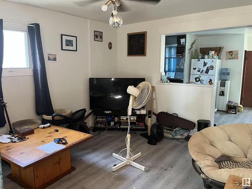 9818 81 Avenue, Edmonton, AB - Indoor Photo Showing Other Room