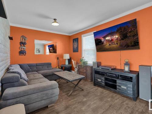 5168 50 Street, Waskatenau, AB - Indoor Photo Showing Living Room