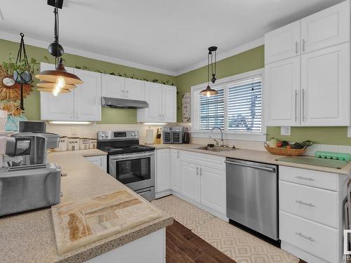 5168 50 Street, Waskatenau, AB - Indoor Photo Showing Kitchen