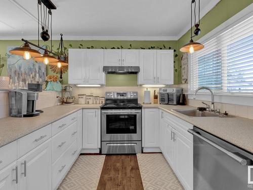 5168 50 Street, Waskatenau, AB - Indoor Photo Showing Kitchen