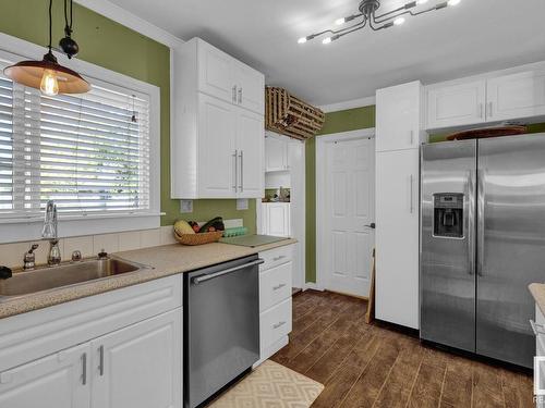 5168 50 Street, Waskatenau, AB - Indoor Photo Showing Kitchen