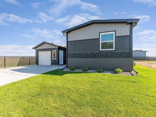 86 Meadowview Road, Morinville, AB - Outdoor