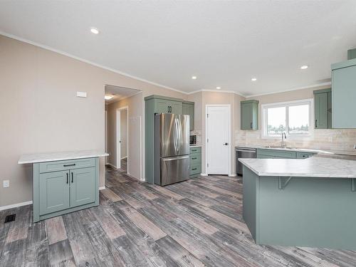 86 Meadowview Road, Morinville, AB - Indoor Photo Showing Kitchen