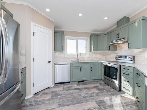 86 Meadowview Road, Morinville, AB - Indoor Photo Showing Kitchen With Stainless Steel Kitchen With Upgraded Kitchen