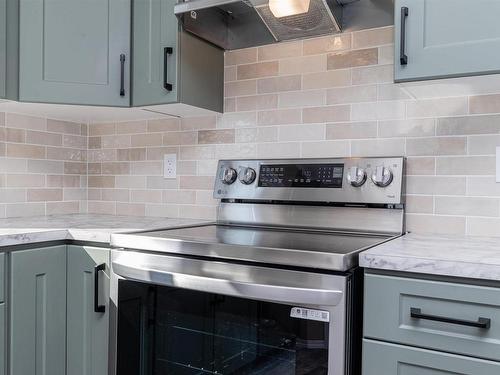 86 Meadowview Road, Morinville, AB - Indoor Photo Showing Kitchen