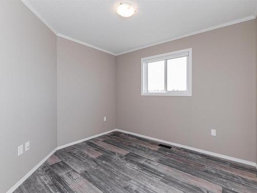 86 Meadowview Road, Morinville, AB - Indoor Photo Showing Other Room