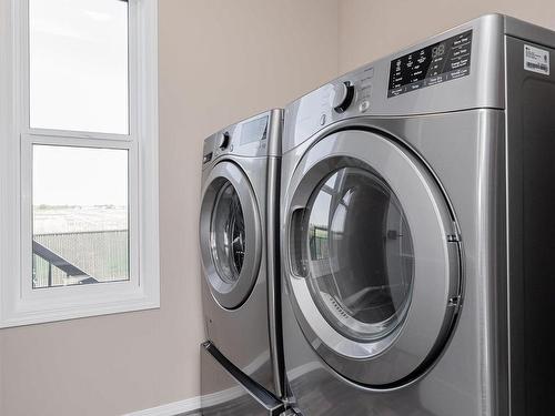 86 Meadowview Road, Morinville, AB - Indoor Photo Showing Laundry Room