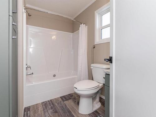 86 Meadowview Road, Morinville, AB - Indoor Photo Showing Bathroom