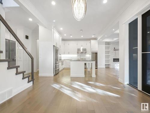 9433 142 Street, Edmonton, AB - Indoor Photo Showing Kitchen With Upgraded Kitchen