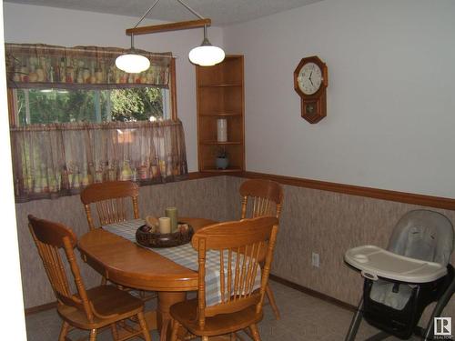 4405 52 Street, Vegreville, AB - Indoor Photo Showing Dining Room