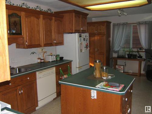 4405 52 Street, Vegreville, AB - Indoor Photo Showing Kitchen