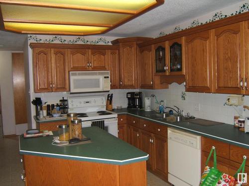 4405 52 Street, Vegreville, AB - Indoor Photo Showing Kitchen With Double Sink