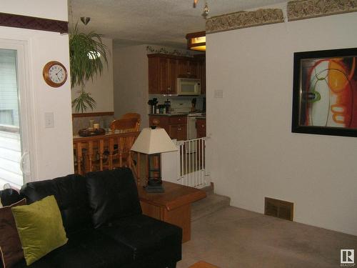 4405 52 Street, Vegreville, AB - Indoor Photo Showing Living Room