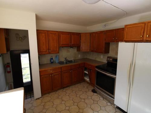 11920 69 Street, Edmonton, AB - Indoor Photo Showing Kitchen With Double Sink