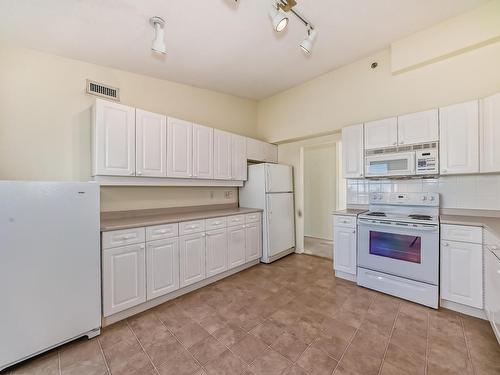 502 9131 99 Street, Edmonton, AB - Indoor Photo Showing Kitchen