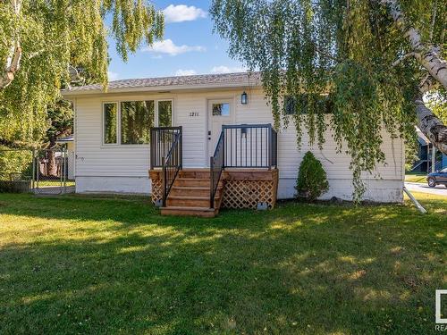 1211 5 Avenue, Cold Lake, AB - Outdoor