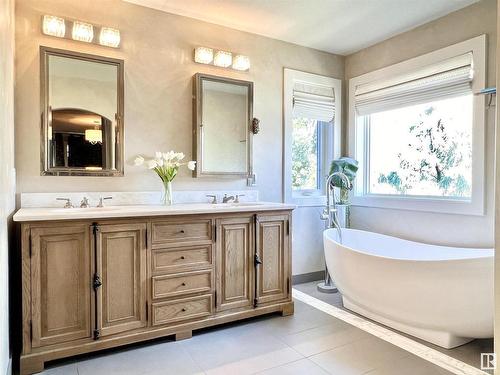 959 Lamb Crescent, Edmonton, AB - Indoor Photo Showing Bathroom