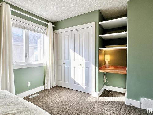 959 Lamb Crescent, Edmonton, AB - Indoor Photo Showing Bedroom