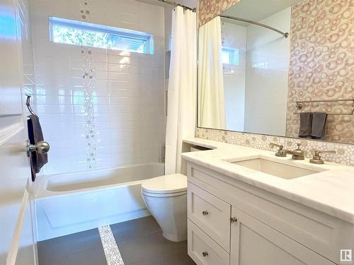 959 Lamb Crescent, Edmonton, AB - Indoor Photo Showing Bathroom