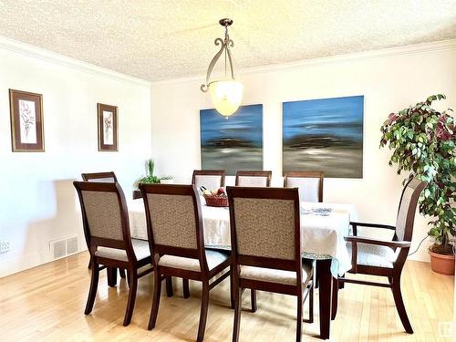 959 Lamb Crescent, Edmonton, AB - Indoor Photo Showing Dining Room