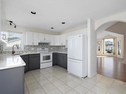 15936 59 Street, Edmonton, AB - Indoor Photo Showing Kitchen